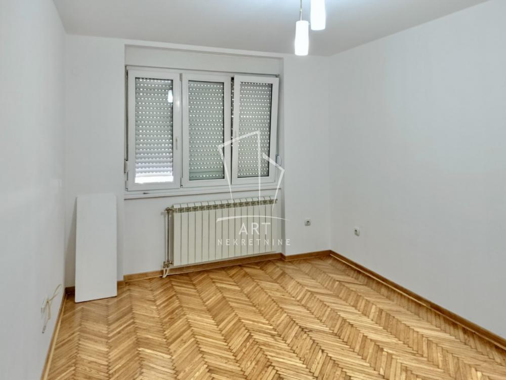 Stan na prodaju u Beogradu, Crveni Krst, dvoiposoban, 66m2, cena 228000 evra