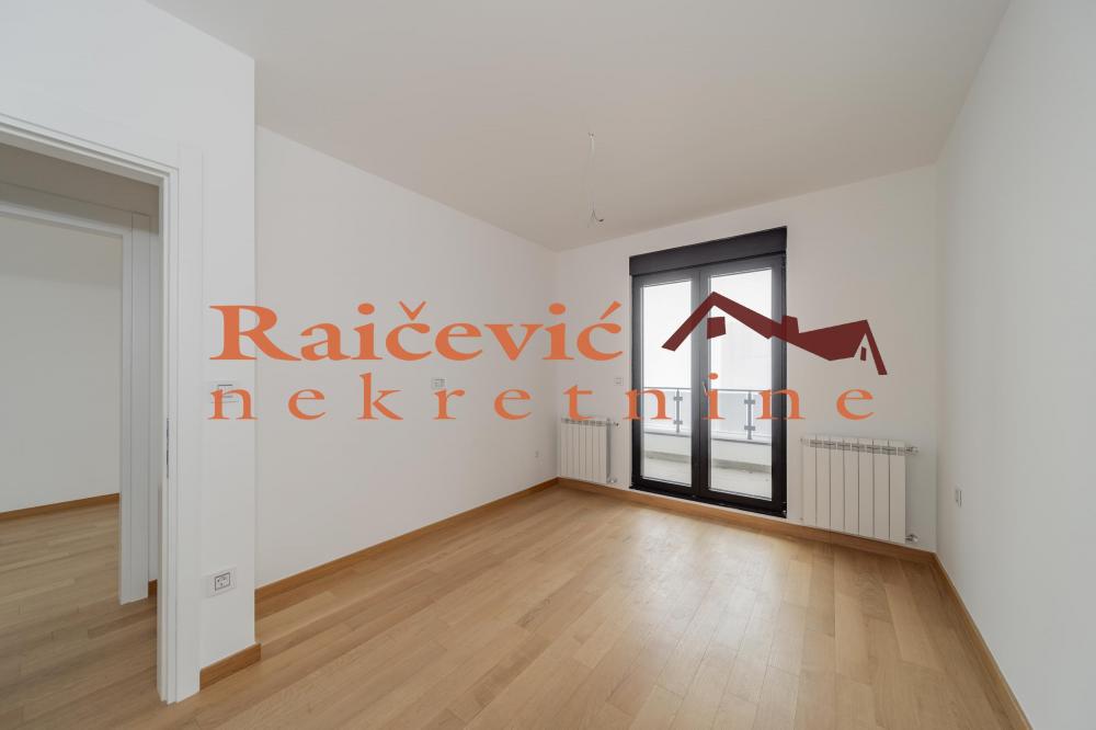 Stan na prodaju u Beogradu, Autokomanda, trosoban, 71m2, cena 265000 evra