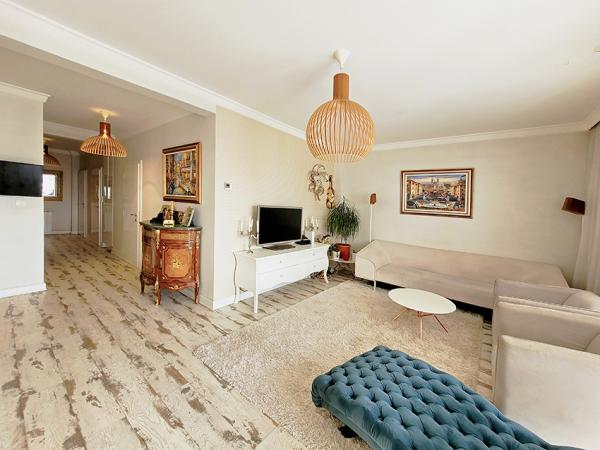Stan na prodaju u Beogradu, Trošarina, trosoban, 90m2, cena 327000 evra