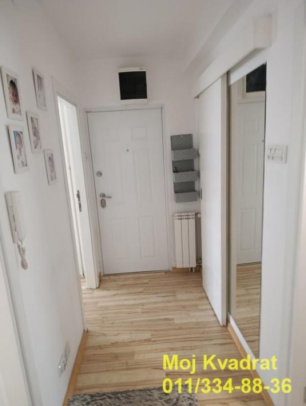 Stan na prodaju u Beogradu, Tošin bunar, dvoiposoban, 61m2, cena 219000 evra