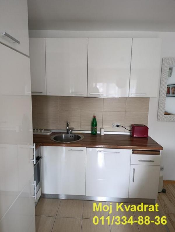 Stan na prodaju u Beogradu, Tošin bunar, dvoiposoban, 61m2, cena 219000 evra