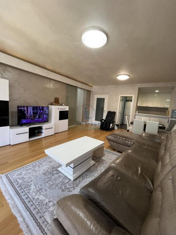 Stan na prodaju u Beogradu, Novi Beograd blok 65, trosoban, 100m2, cena 590000 evra