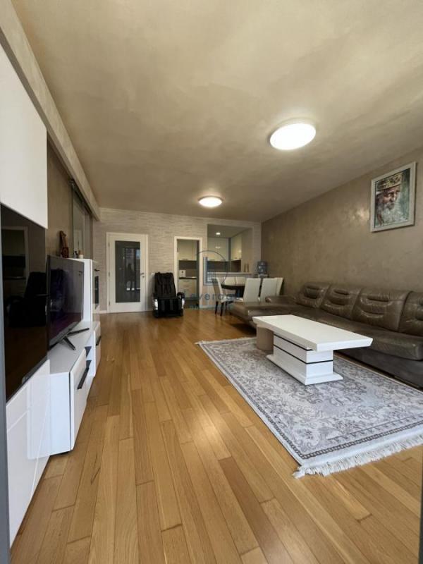 Stan na prodaju u Beogradu, Novi Beograd blok 65, trosoban, 100m2, cena 590000 evra