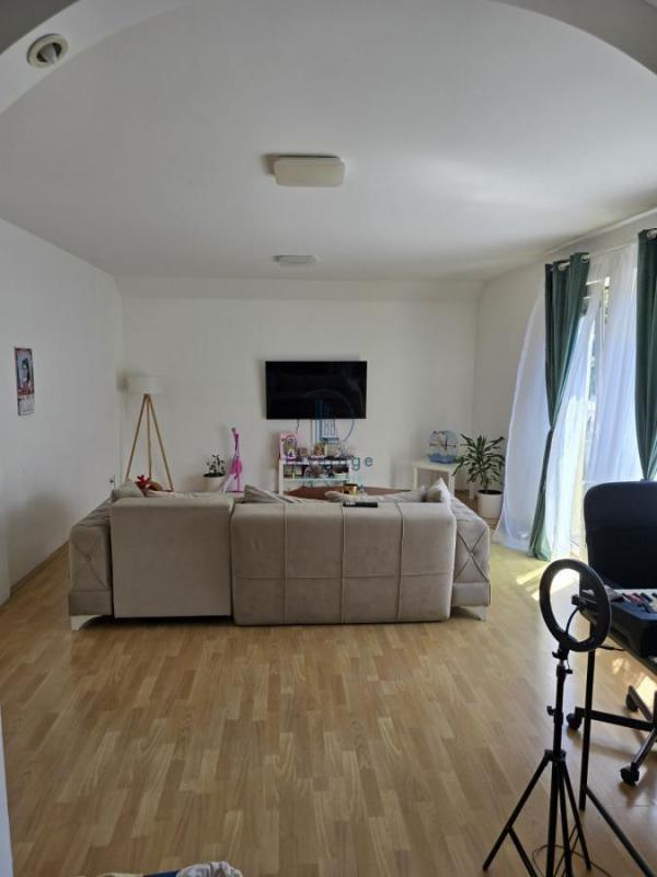 Stan na prodaju u Beogradu, trosoban, 82m2, cena 106000 evra