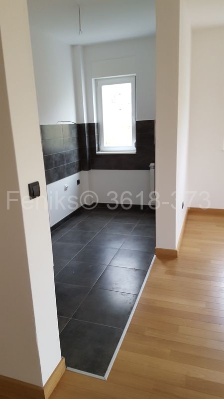 Stan na prodaju u Beogradu, Voždovac, cetvorosoban, 76m2, cena 299000 evra
