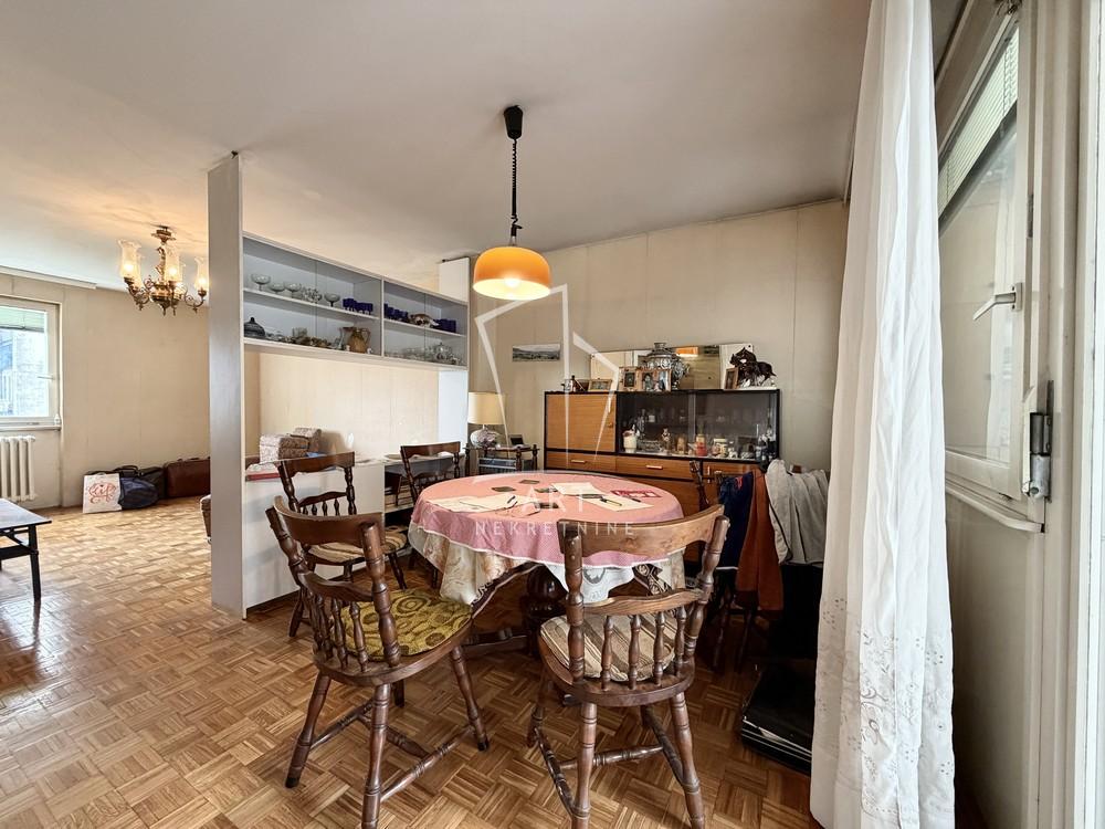 Stan na prodaju u Beogradu, Novi Beograd blok 62, dvoiposoban, 71m2, cena 210000 evra