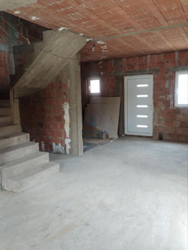 Stan na prodaju u Beogradu, Zemun polje, cetvorosoban, 100m2, cena 103000 evra