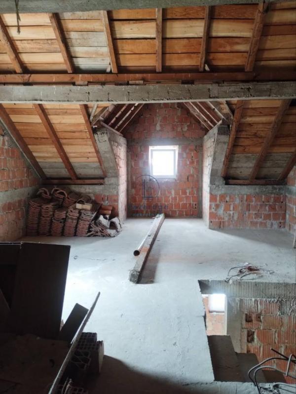 Stan na prodaju u Beogradu, Zemun polje, cetvorosoban, 100m2, cena 103000 evra