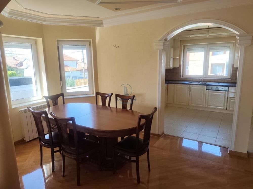Stan na prodaju u Beogradu, Jajinci, cetvorosoban, 115m2, cena 301600 evra