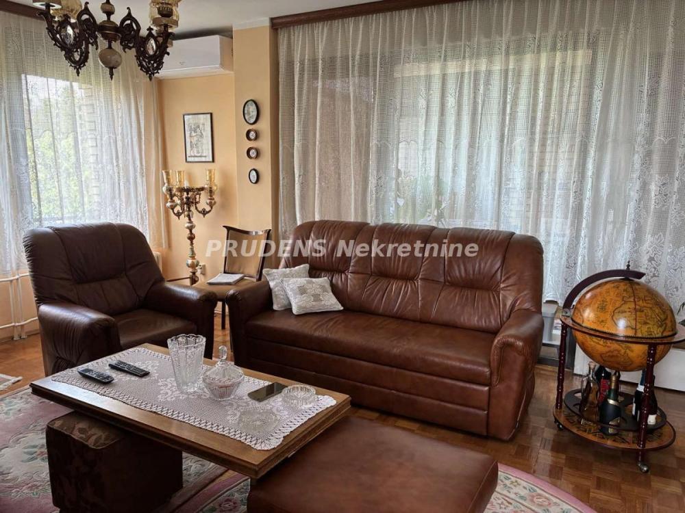 Stan na prodaju u Beogradu, Cerak vinogradi, cetvorosoban, 94m2, cena 270000 evra