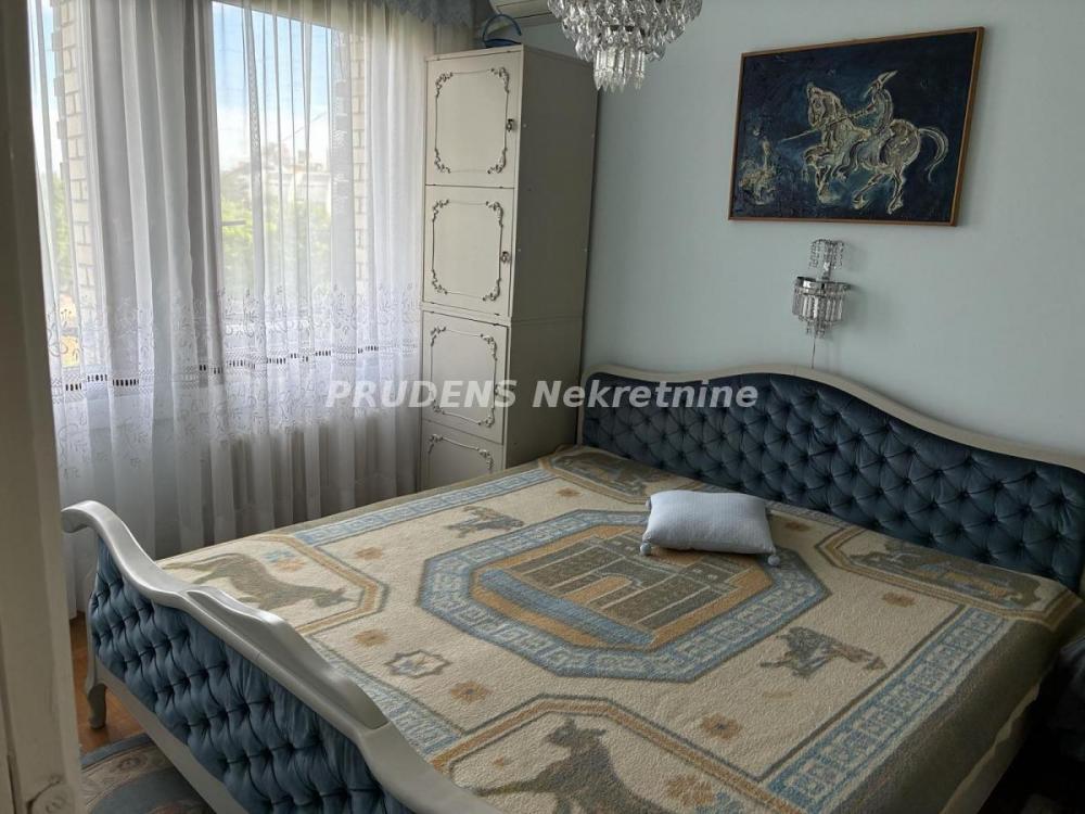 Stan na prodaju u Beogradu, Cerak vinogradi, cetvorosoban, 94m2, cena 270000 evra