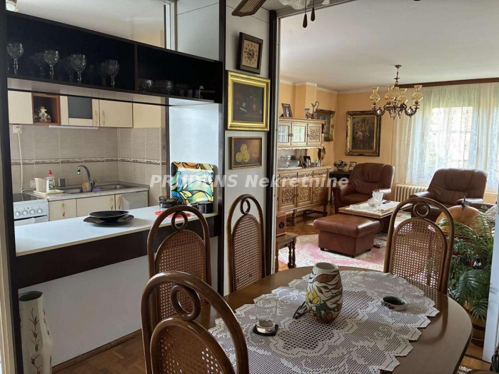 Stan na prodaju u Beogradu, Cerak vinogradi, cetvorosoban, 94m2, cena 270000 evra