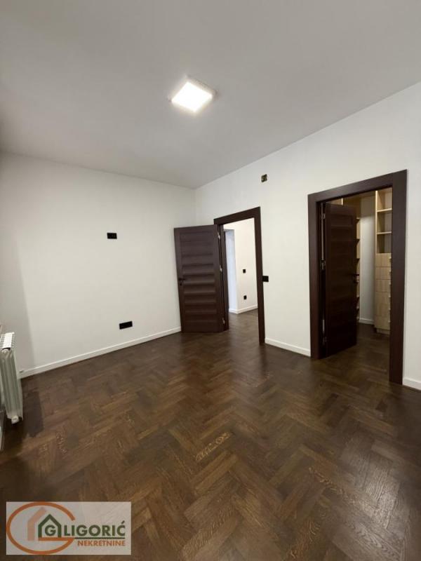 Stan na prodaju u Beogradu, Cvetni trg, trosoban, 103m2, cena 459000 evra