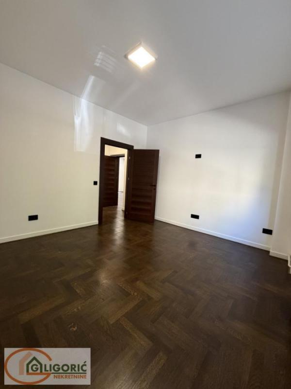 Stan na prodaju u Beogradu, Cvetni trg, trosoban, 103m2, cena 459000 evra