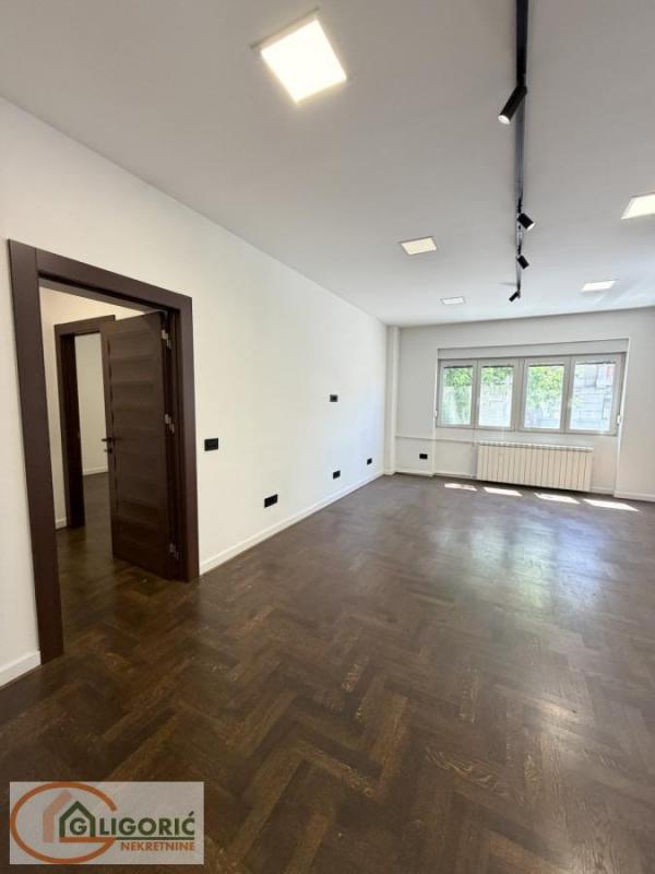 Stan na prodaju u Beogradu, Cvetni trg, trosoban, 103m2, cena 459000 evra