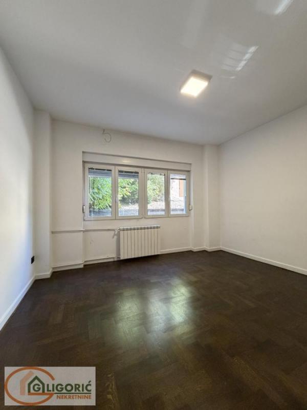 Stan na prodaju u Beogradu, Cvetni trg, trosoban, 103m2, cena 459000 evra