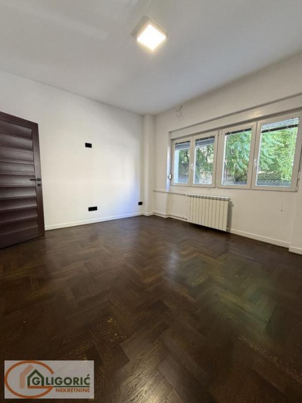 Stan na prodaju u Beogradu, Cvetni trg, trosoban, 103m2, cena 459000 evra