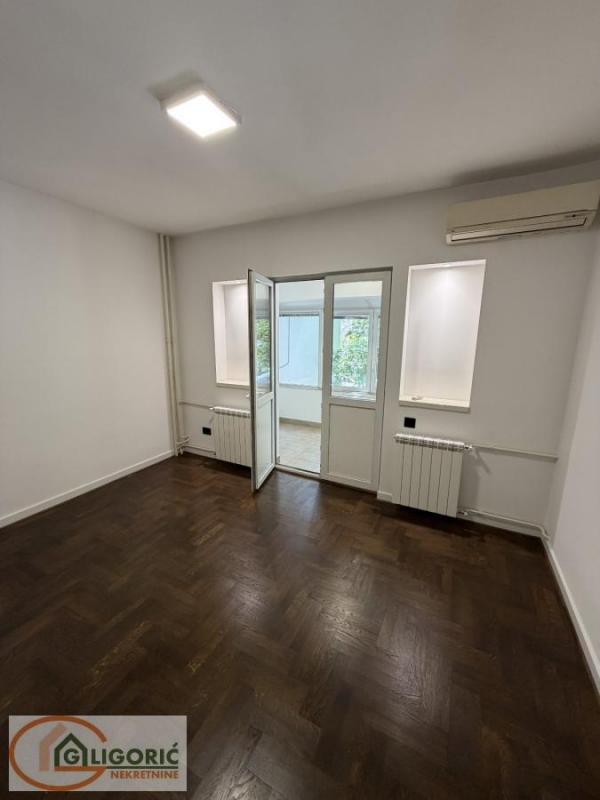 Stan na prodaju u Beogradu, Cvetni trg, trosoban, 103m2, cena 459000 evra