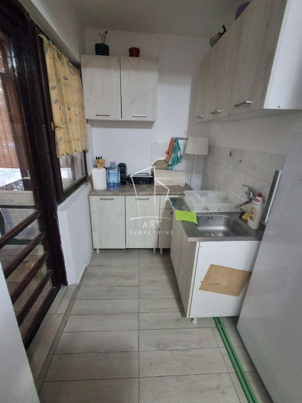 Stan na prodaju u Beogradu, Zvezdara, troiposoban, 47m2, cena 170000 evra