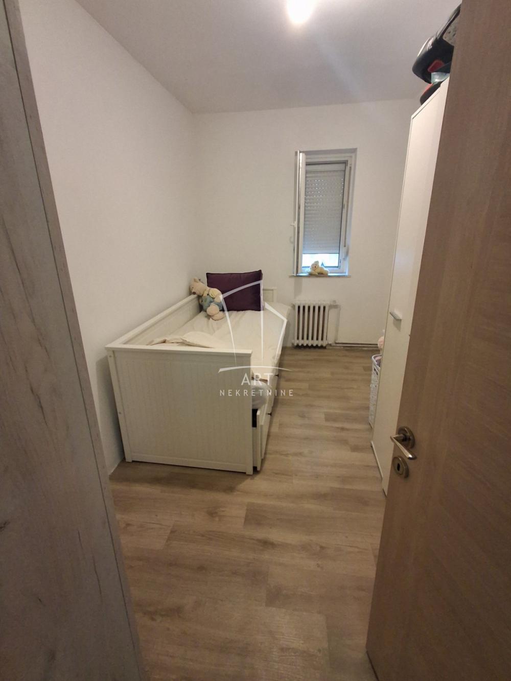 Stan na prodaju u Beogradu, Zvezdara, troiposoban, 47m2, cena 170000 evra