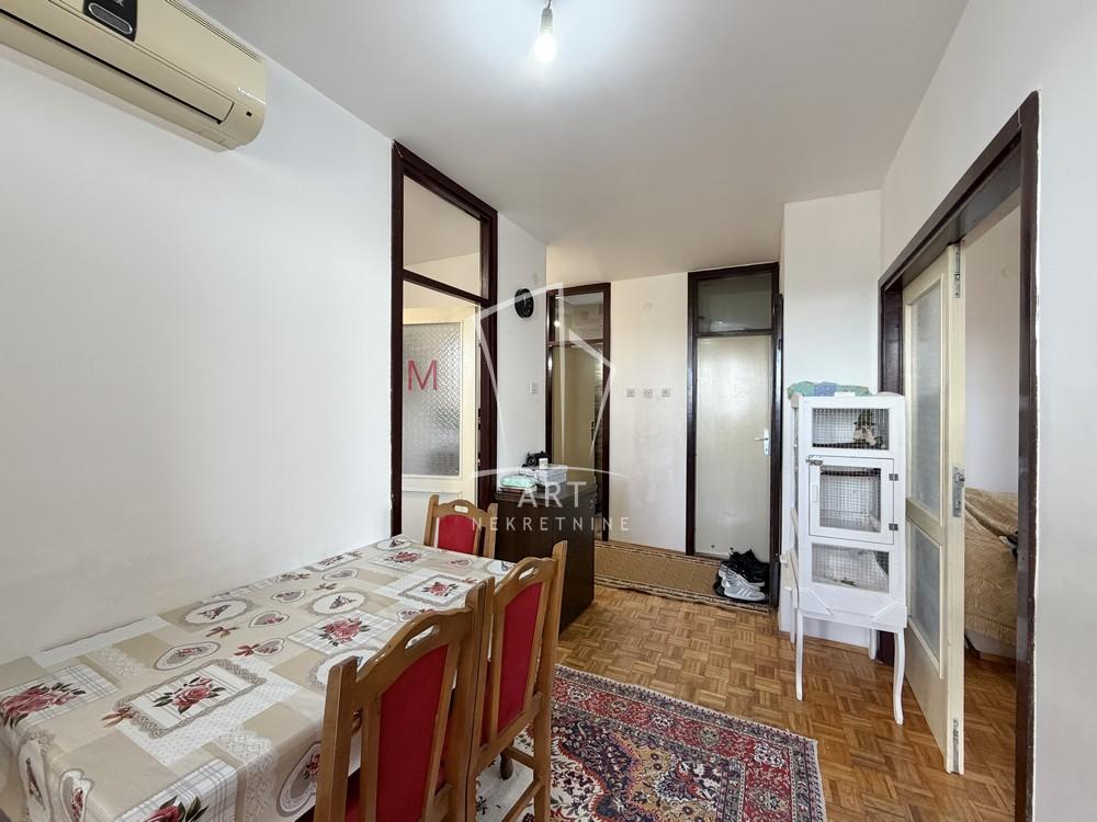 Stan na prodaju u Beogradu, Zemun, troiposoban, 62m2, cena 250000 evra