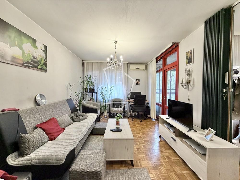 Stan na prodaju u Beogradu, Banjica, cetvorosoban, 85m2, cena 255000 evra
