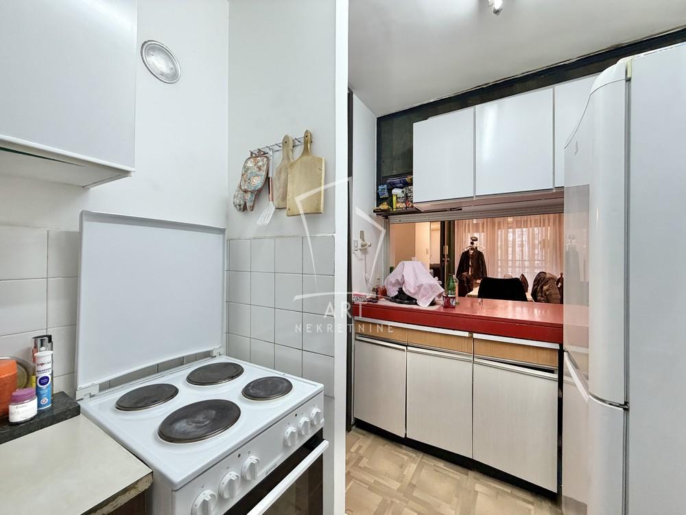 Stan na prodaju u Beogradu, Banjica, cetvorosoban, 85m2, cena 255000 evra