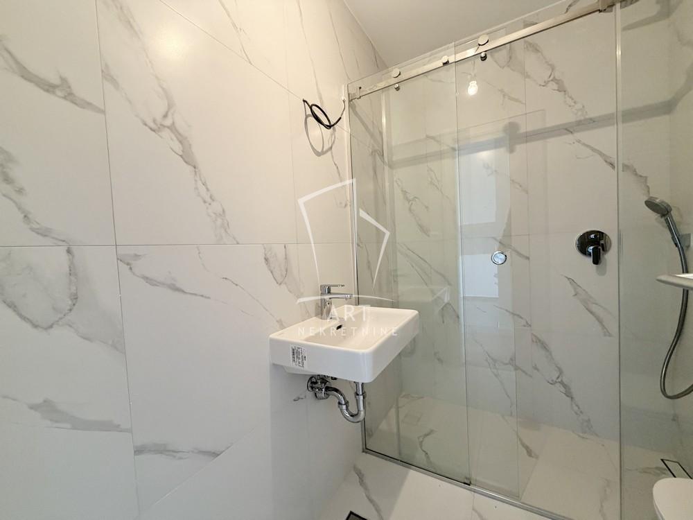 Stan na prodaju u Beogradu, Zemun, jednoiposoban, 30m2, cena 156000 evra