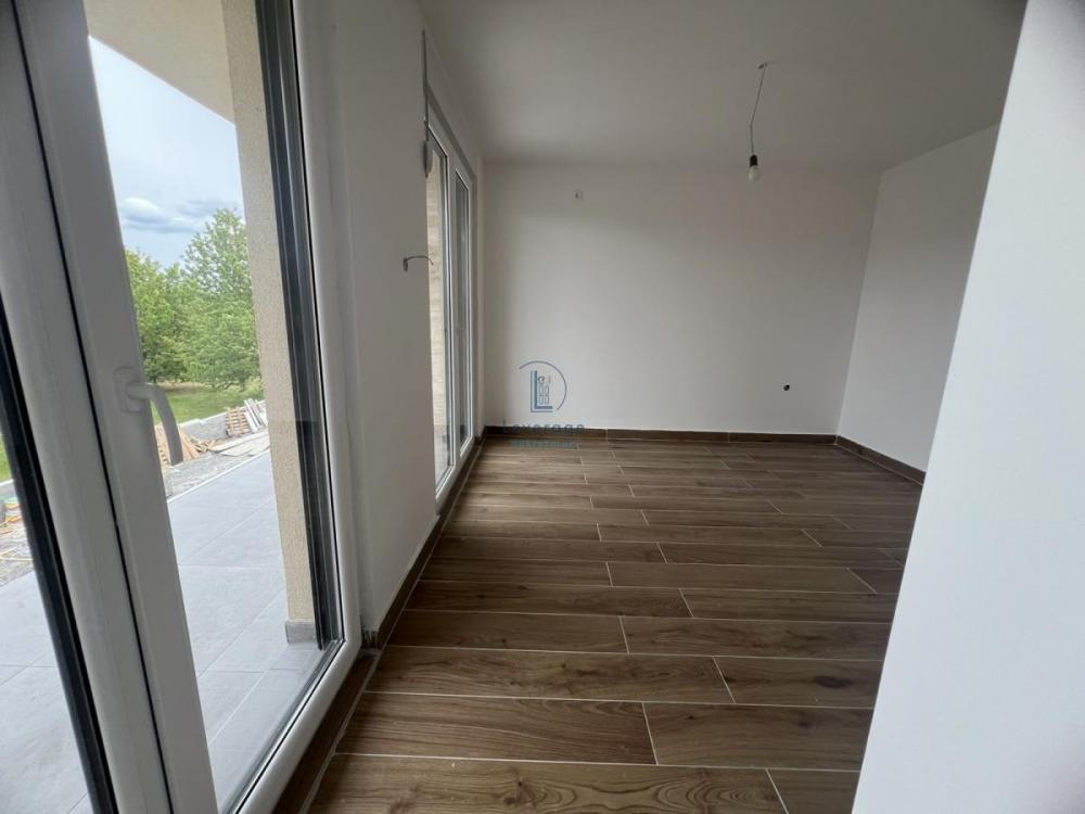 Stan na prodaju u Beogradu, Batajnica, cetvorosoban, 103m2, cena 227832 evra