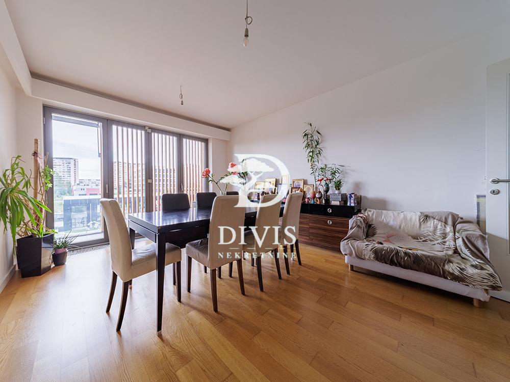 Stan na prodaju u Beogradu, Novi Beograd, trosoban, 90m2, cena 480000 evra