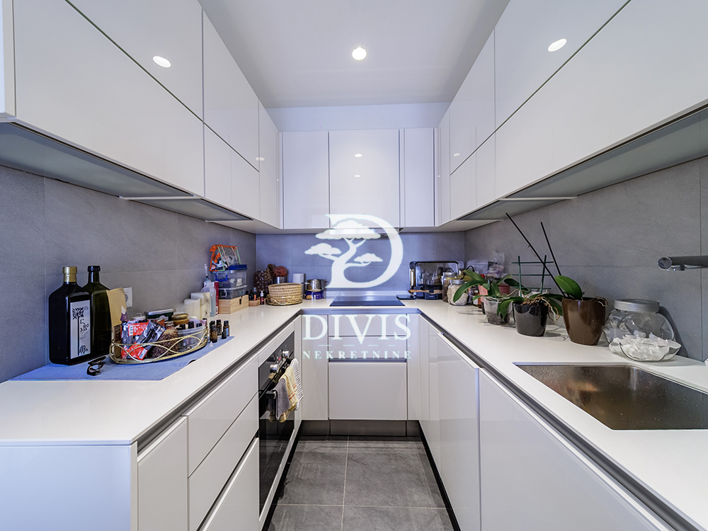Stan na prodaju u Beogradu, Novi Beograd, trosoban, 90m2, cena 480000 evra