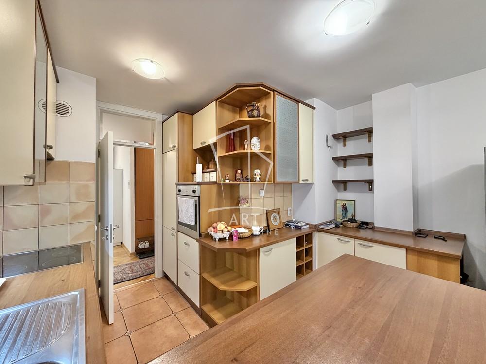 Stan na prodaju u Beogradu, Crveni Krst, troiposoban, 107m2, cena 380000 evra