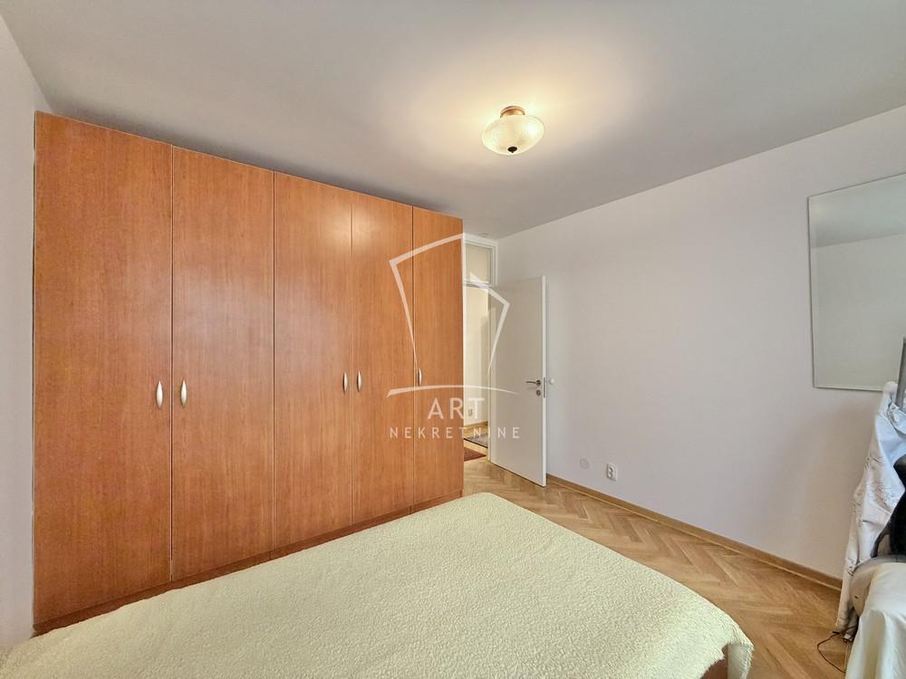 Stan na prodaju u Beogradu, Crveni Krst, troiposoban, 107m2, cena 380000 evra