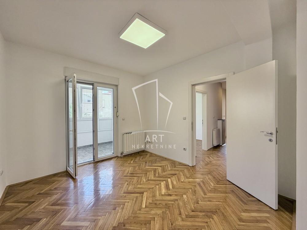 Stan na prodaju u Beogradu, Dedinje, cetvorosoban, 117m2, cena 468000 evra