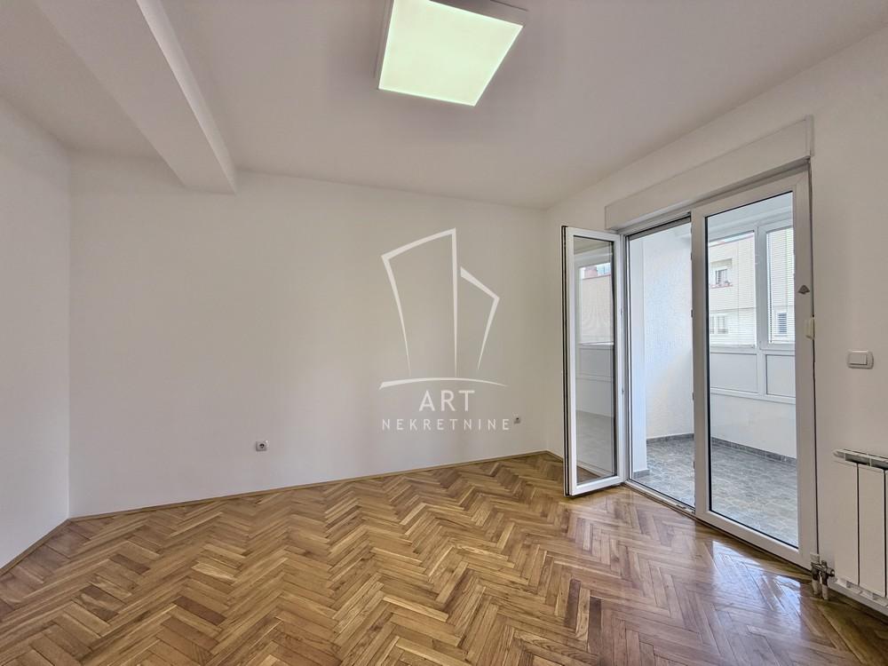 Stan na prodaju u Beogradu, Dedinje, cetvorosoban, 117m2, cena 468000 evra