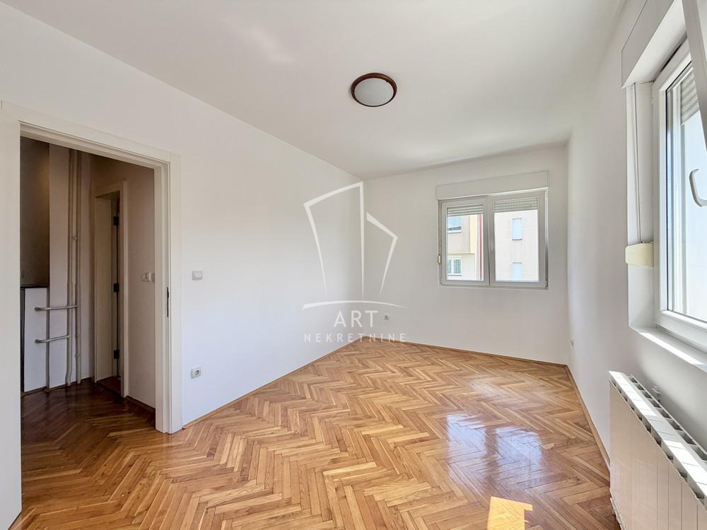 Stan na prodaju u Beogradu, Dedinje, cetvorosoban, 117m2, cena 468000 evra