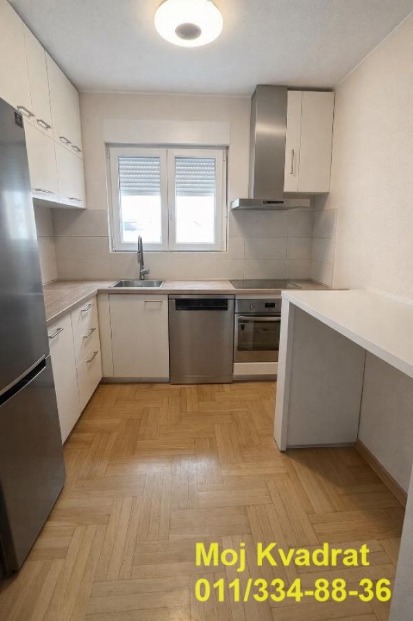 Stan na prodaju u Beogradu, Čubura, trosoban, 82m2, cena 369000 evra
