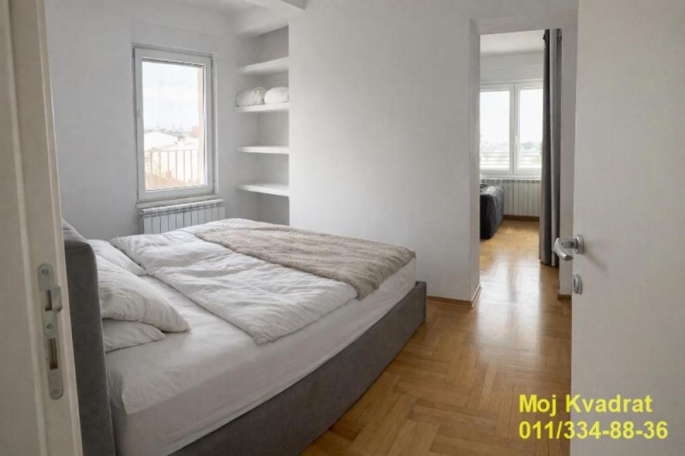 Stan na prodaju u Beogradu, Čubura, trosoban, 82m2, cena 369000 evra