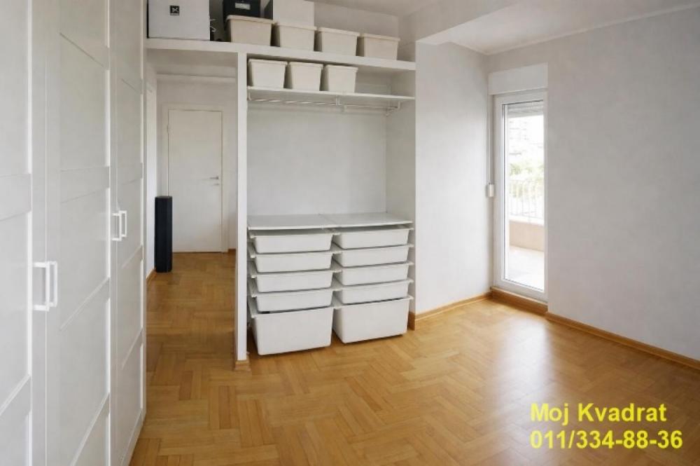 Stan na prodaju u Beogradu, Čubura, trosoban, 82m2, cena 369000 evra