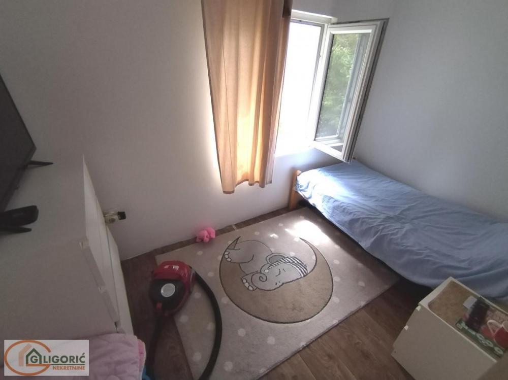Stan na prodaju u Beogradu, Cvetkova pijaca, troiposoban, 63m2, cena 170000 evra