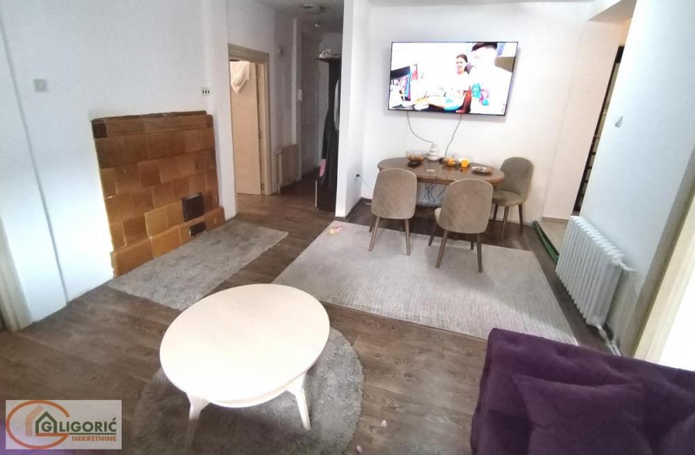 Stan na prodaju u Beogradu, Cvetkova pijaca, troiposoban, 63m2, cena 170000 evra