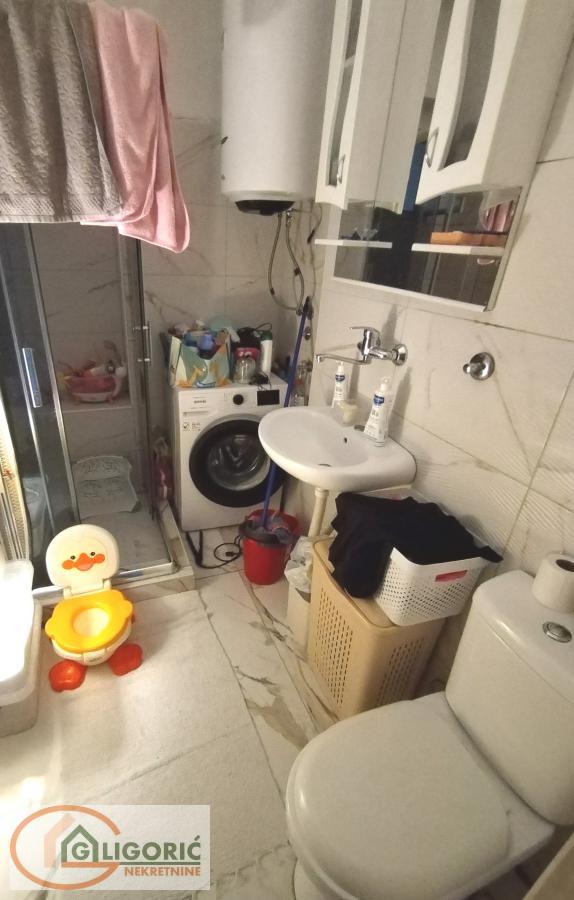 Stan na prodaju u Beogradu, Cvetkova pijaca, troiposoban, 63m2, cena 170000 evra
