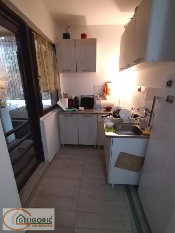 Stan na prodaju u Beogradu, Cvetkova pijaca, troiposoban, 63m2, cena 170000 evra