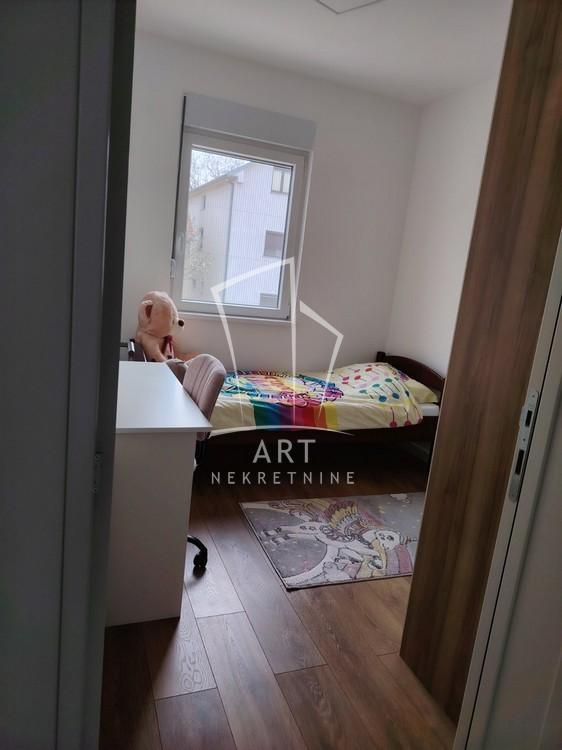 Stan na prodaju u Beogradu, Surčin, dvoiposoban, 56m2, cena 165000 evra