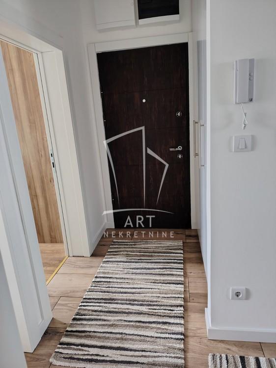 Stan na prodaju u Beogradu, Surčin, dvoiposoban, 56m2, cena 165000 evra