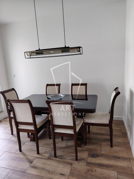 Stan na prodaju u Beogradu, Surčin, dvoiposoban, 56m2, cena 165000 evra
