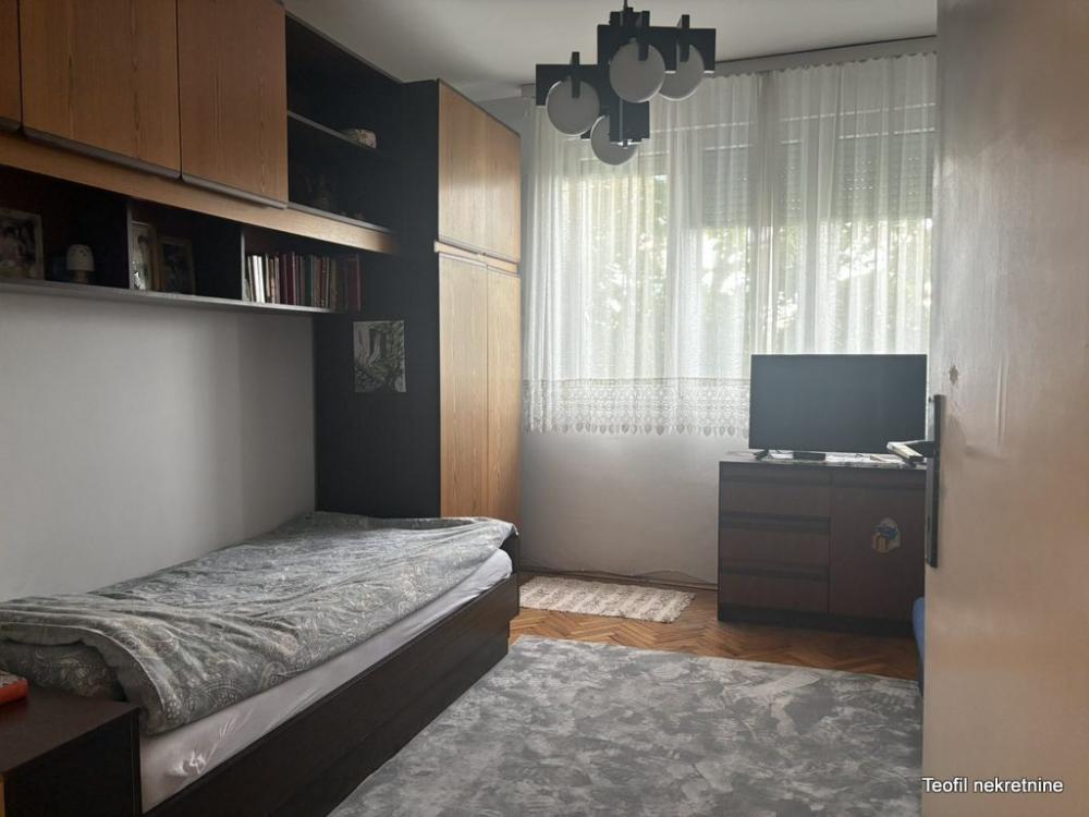 Stan na prodaju u Beogradu, Karaburma, dvoiposoban, 64m2, cena 160000 evra