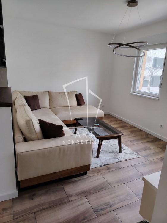 Stan na prodaju u Beogradu, Surčin, dvoiposoban, 56m2, cena 165000 evra