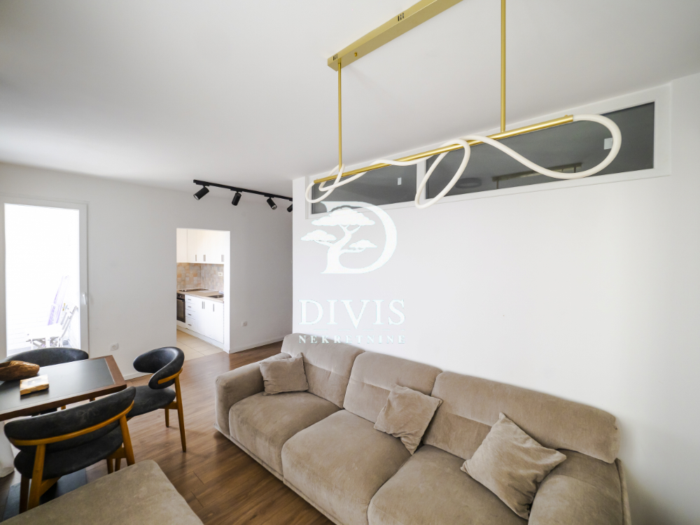 Stan na prodaju u Beogradu, Novi Beograd blok 61, jednoiposoban, 44m2, cena 170000 evra