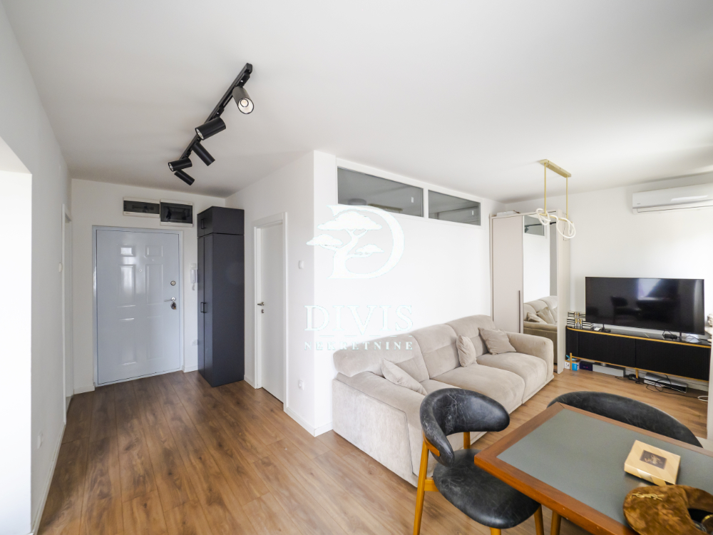 Stan na prodaju u Beogradu, Novi Beograd blok 61, jednoiposoban, 44m2, cena 170000 evra